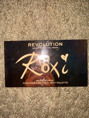 Revolution Roxxi Contour & Highlight Palette -swatched new no box as is